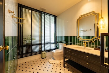 shamrock chiangmai hotel