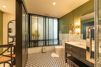 shamrock chiangmai hotel