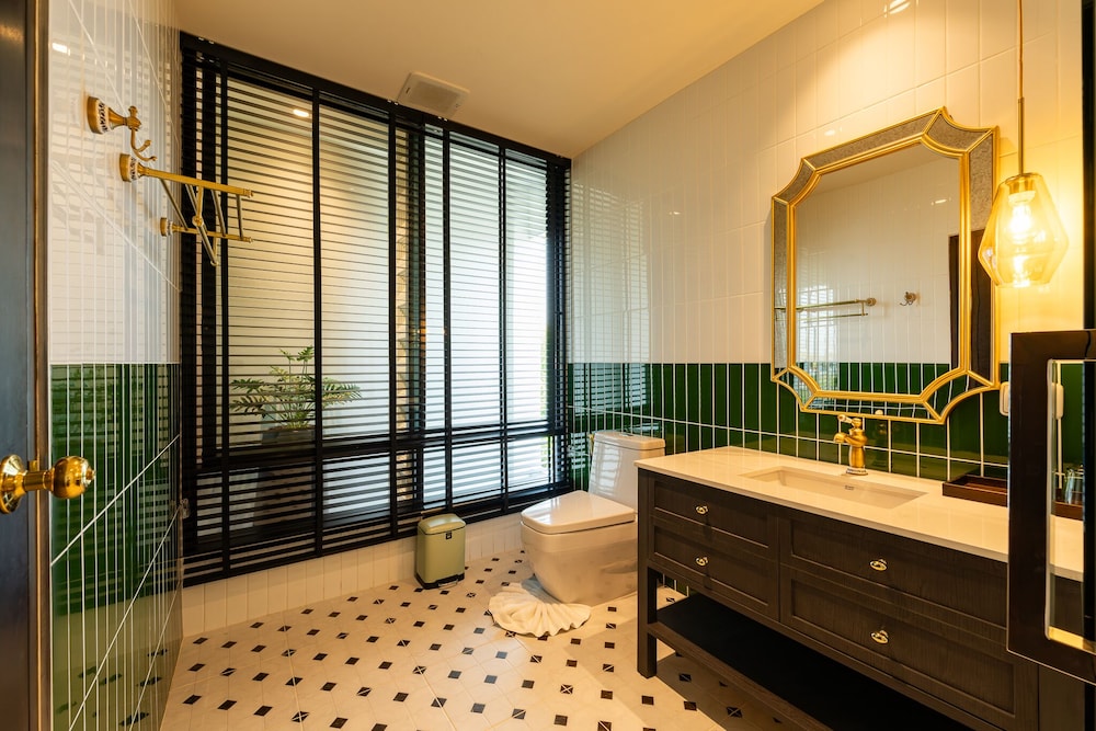 shamrock chiangmai hotel