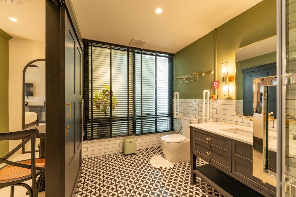 shamrock chiangmai hotel