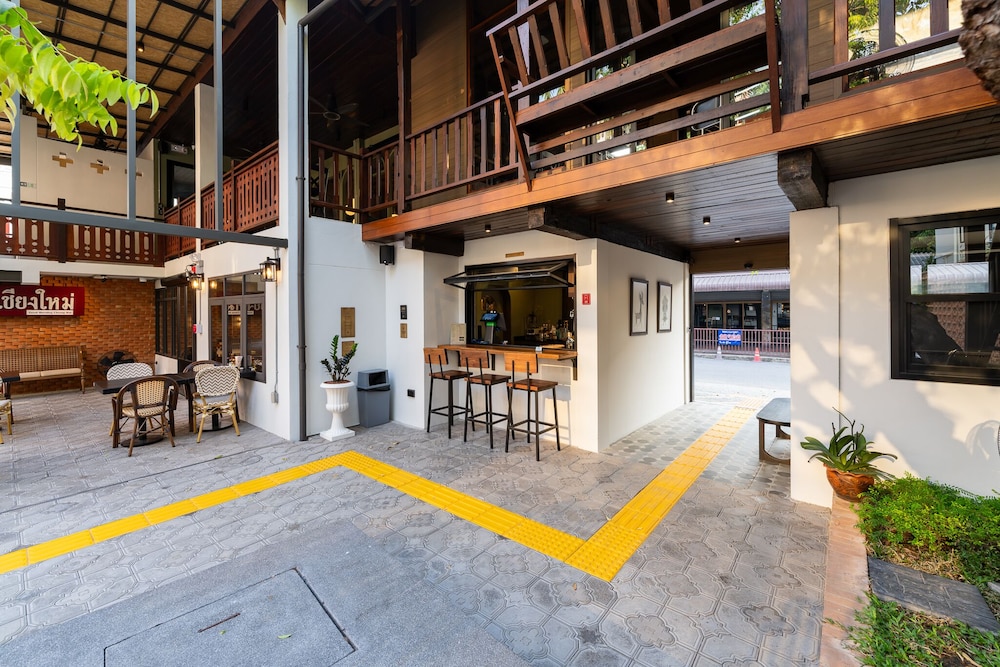 shamrock chiangmai hotel