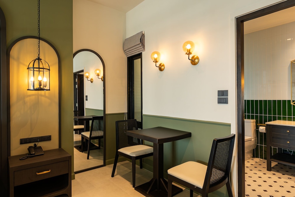 shamrock chiangmai hotel