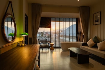 shamrock chiangmai hotel