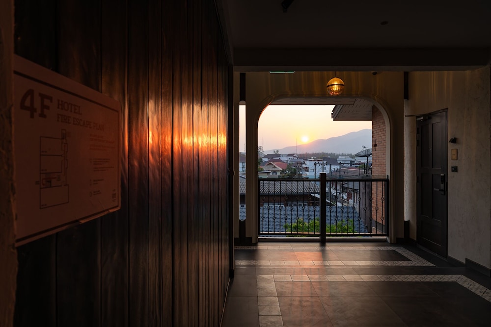 shamrock chiangmai hotel