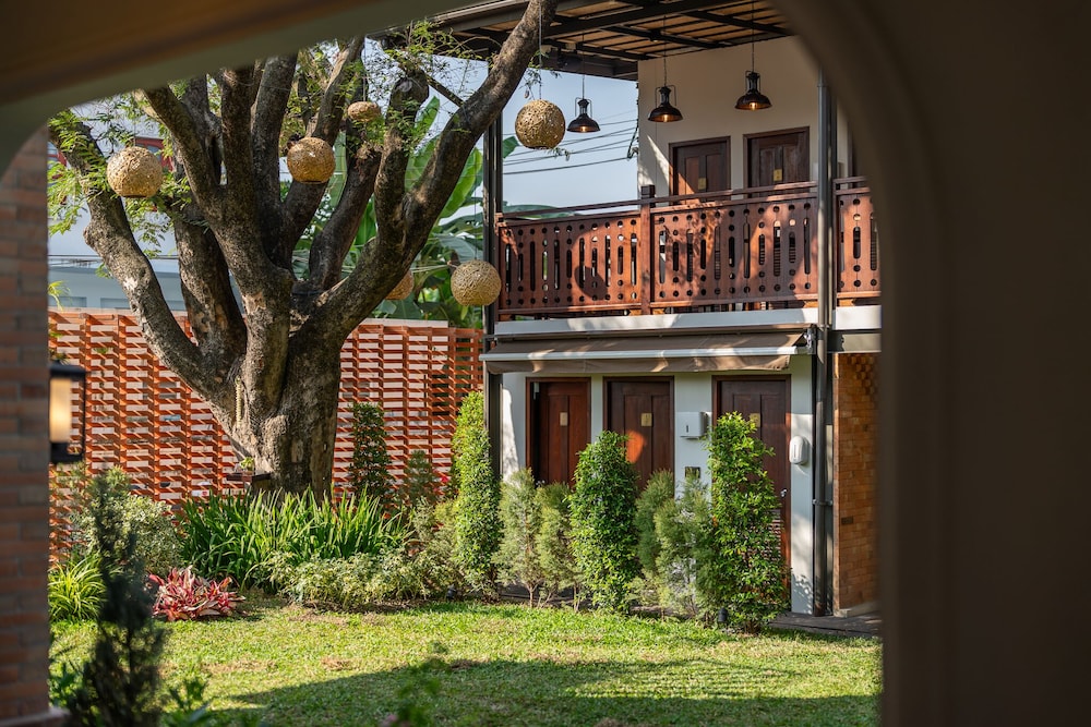 shamrock chiangmai hotel