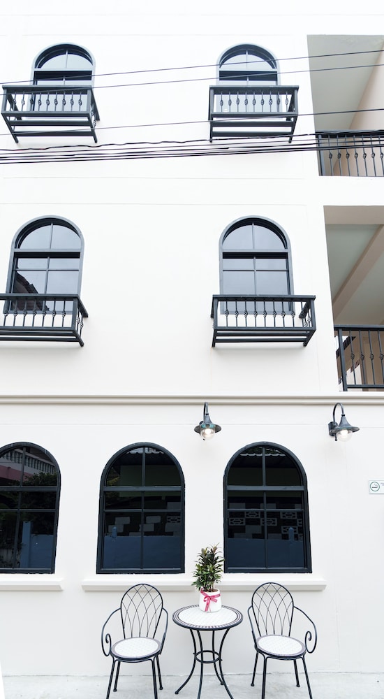 holiday cottage hotel chiang mai