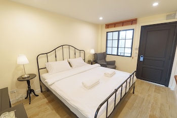 holiday cottage hotel chiang mai