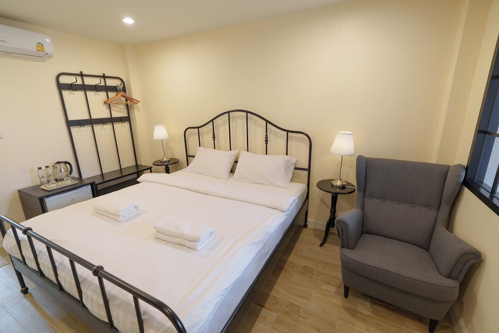 holiday cottage hotel chiang mai