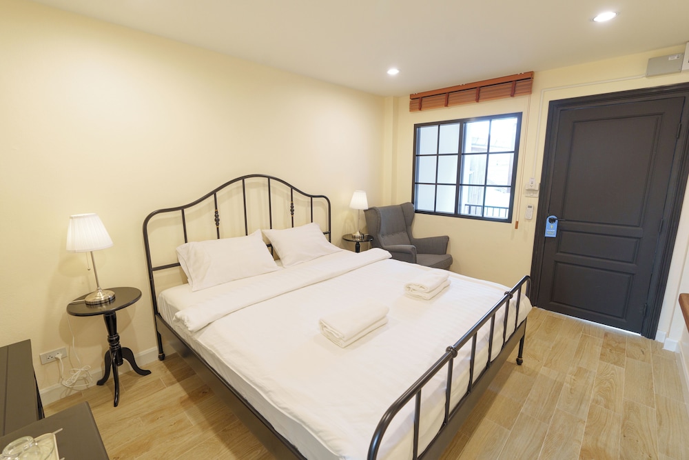 holiday cottage hotel chiang mai