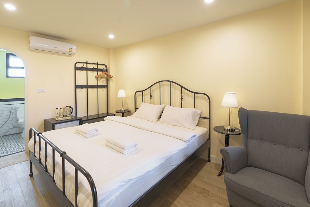 holiday cottage hotel chiang mai