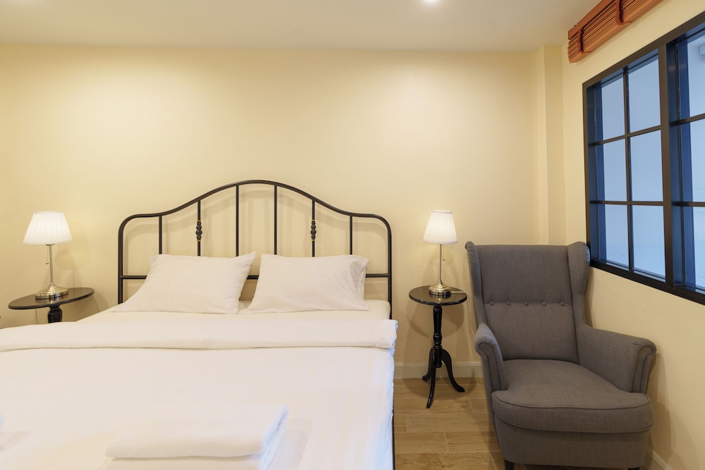 holiday cottage hotel chiang mai
