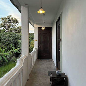 lunar mansion hotel