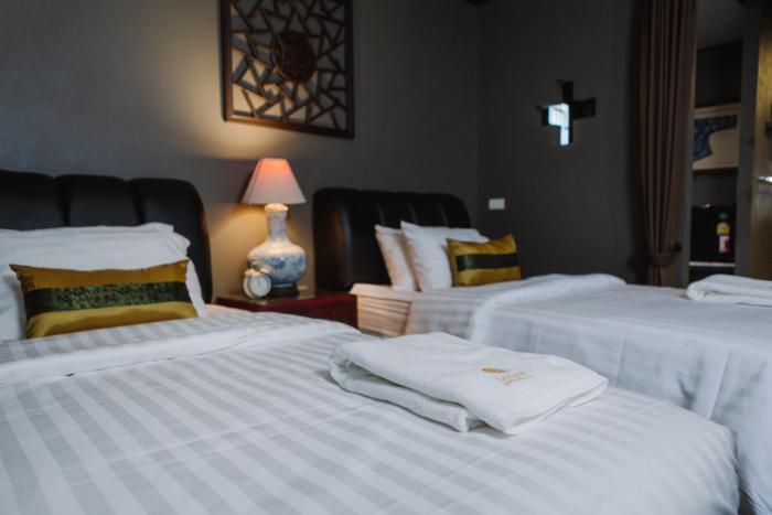 lunar mansion hotel