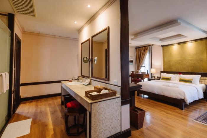 lunar mansion hotel