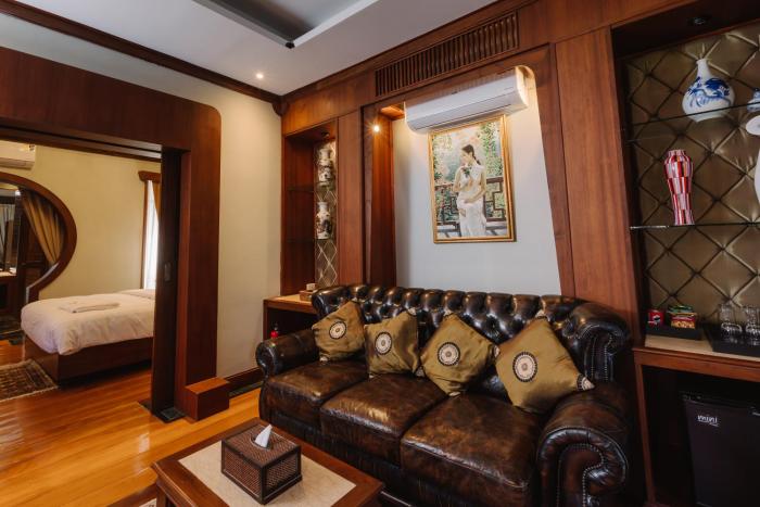 lunar mansion hotel