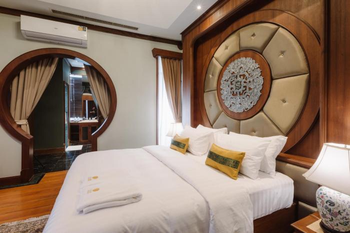 lunar mansion hotel