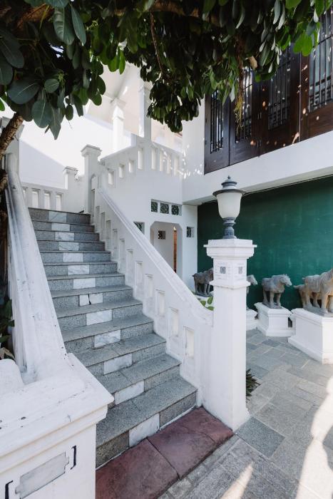 lunar mansion hotel