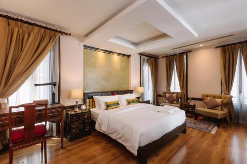 lunar mansion hotel