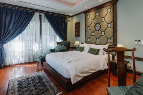 lunar mansion hotel