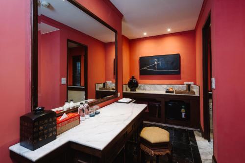 lunar mansion hotel