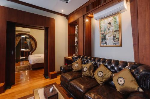lunar mansion hotel