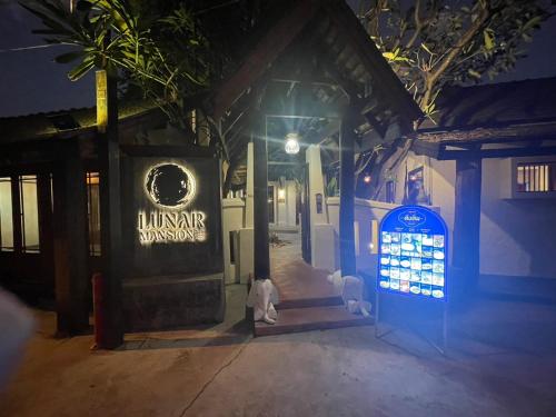 lunar mansion hotel