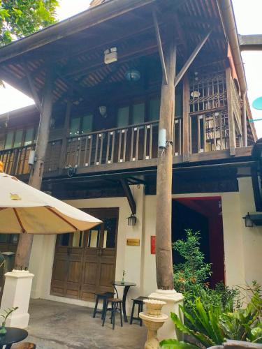 lunar mansion hotel