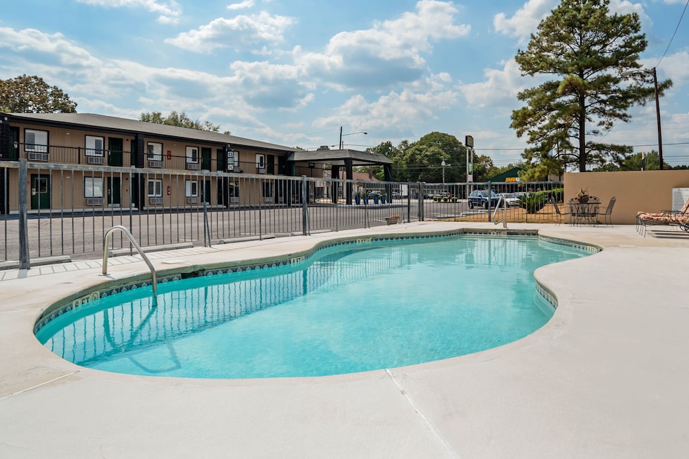 super 8 by wyndham daleville fort novosel