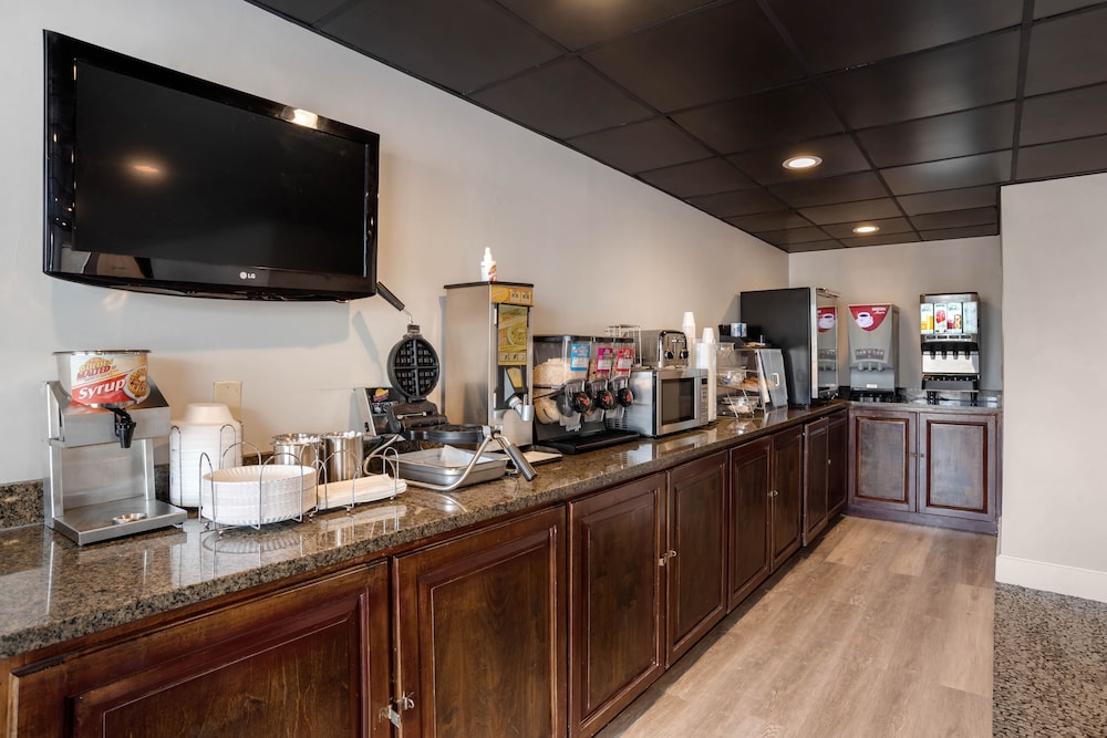 super 8 by wyndham daleville fort novosel