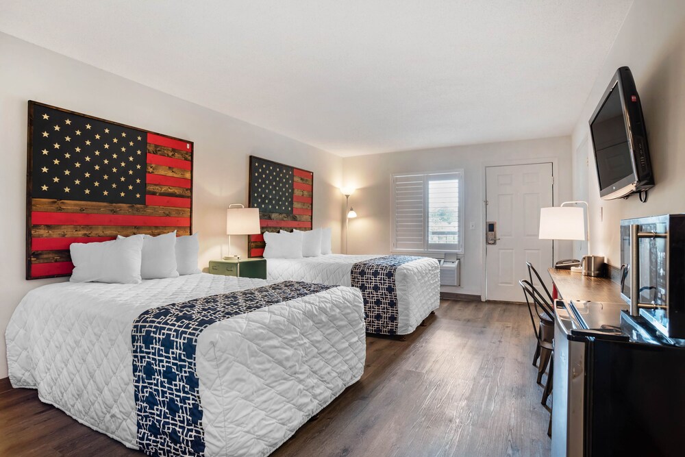 super 8 by wyndham daleville fort novosel