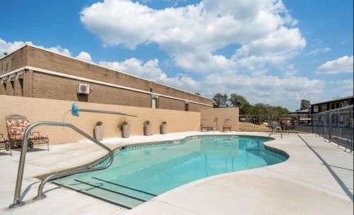 super 8 by wyndham daleville fort novosel