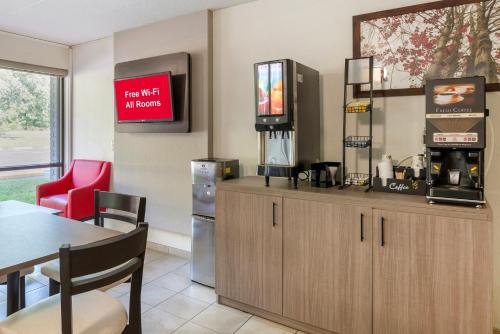 red roof inn doswell kings dominion