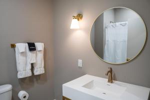 hotel whiskey in pascagoula