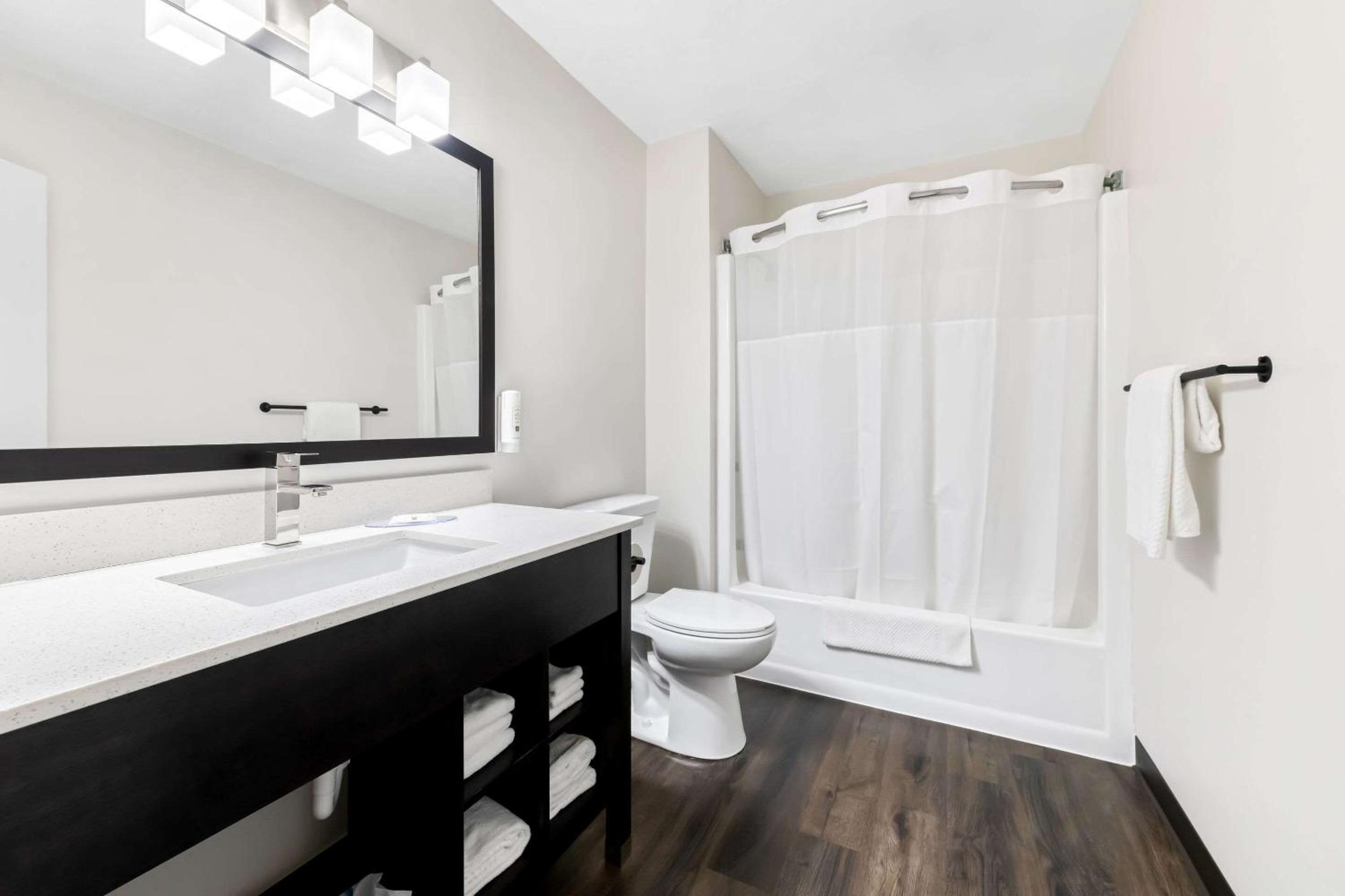 quality inn and suites munising