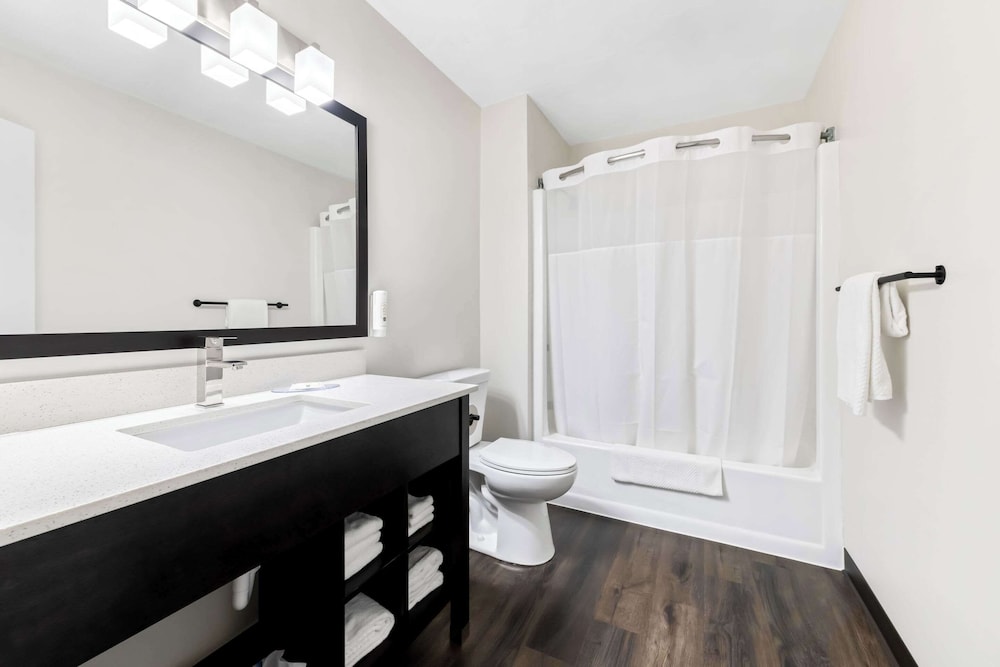 quality inn and suites munising