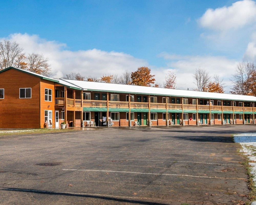 quality inn and suites munising