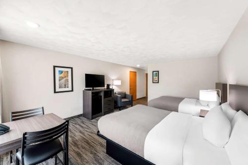 quality inn and suites munising