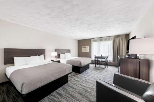 quality inn and suites munising