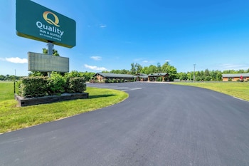 quality inn and suites munising