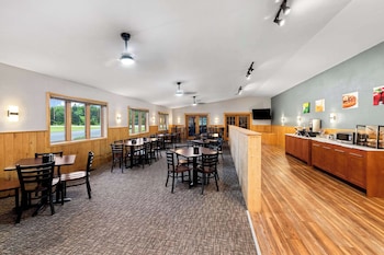 quality inn and suites munising