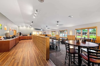 quality inn and suites munising