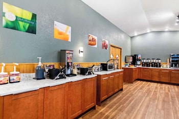 quality inn and suites munising