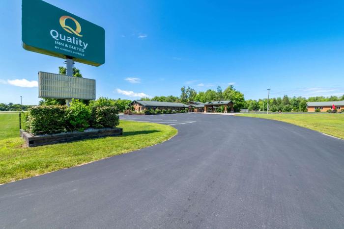 quality inn and suites munising