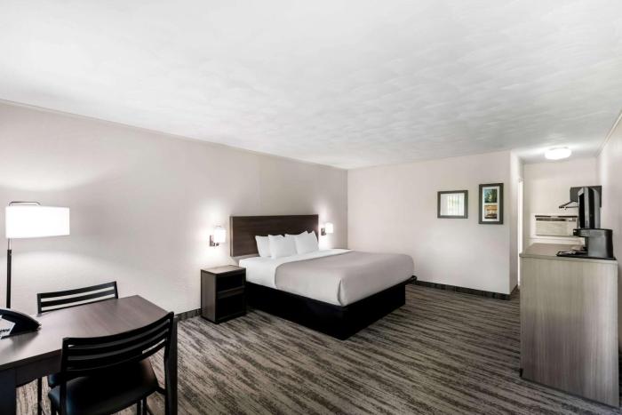 quality inn and suites munising
