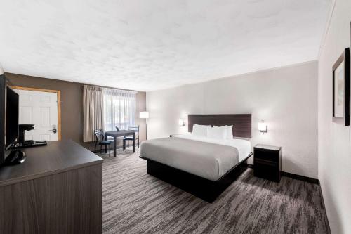 quality inn and suites munising