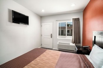 Bell Manor Motel,,2.5 star