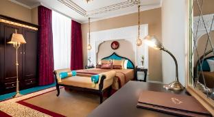 saraya corniche hotel