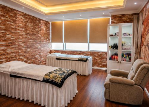 saraya corniche hotel