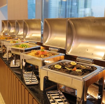 saraya corniche hotel