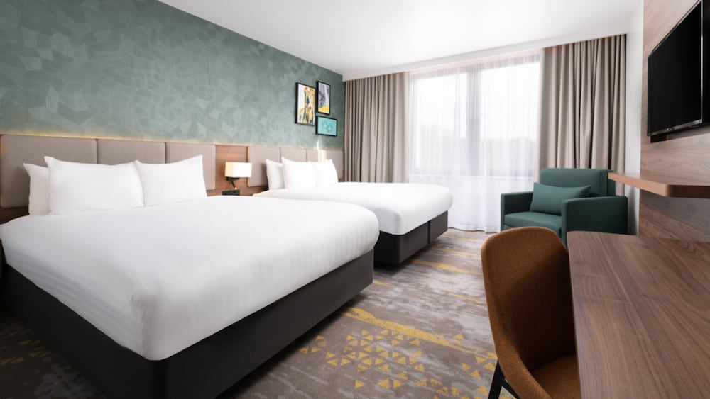 holiday inn london gatwick worth by ihg